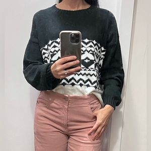 Black and white knit Hollister sweater